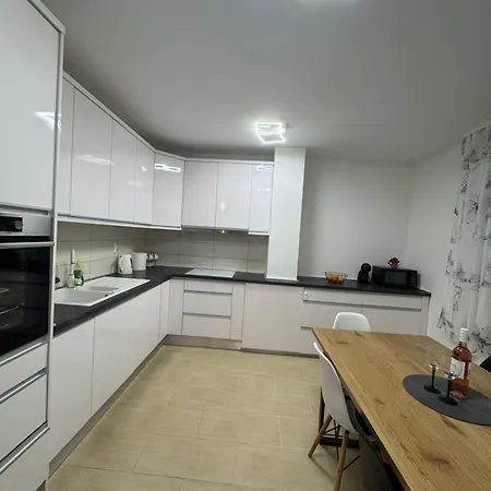 Maris Apartment *