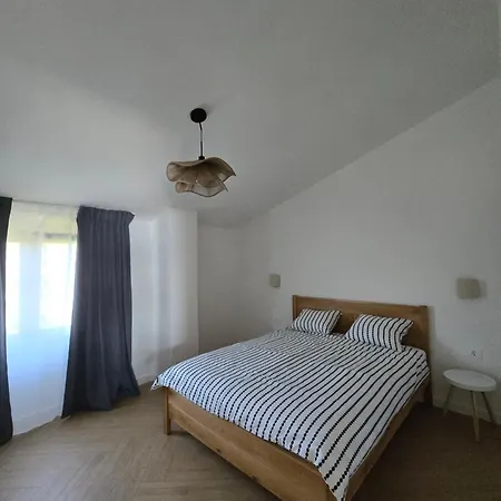 Maris Apartman Tkon